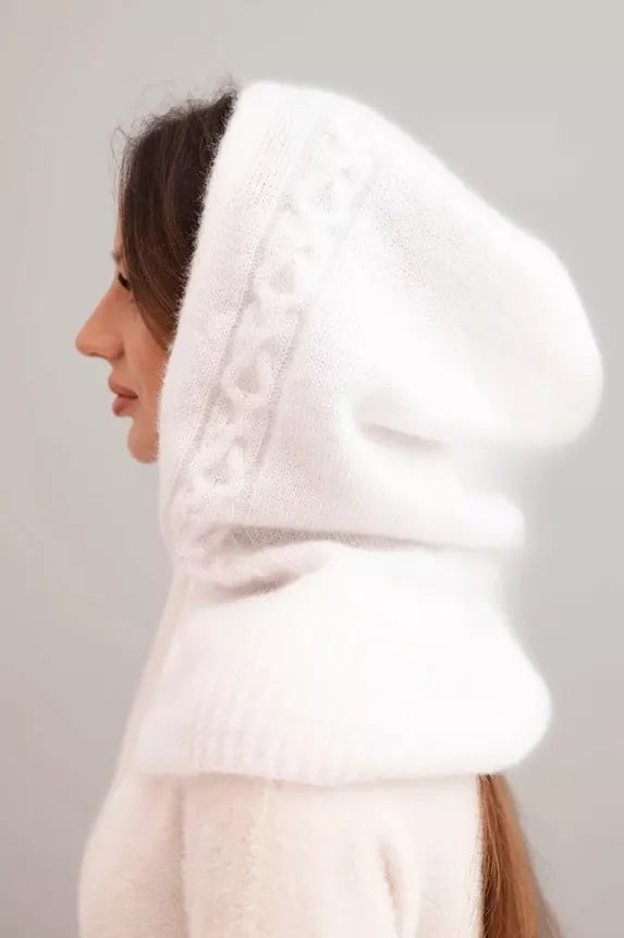 Sieviešu baltā cepure Berlīnē 