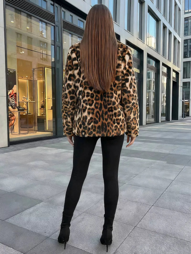 Moteriška ruda kailinė striukė su gyvūniniu raštu Leopard