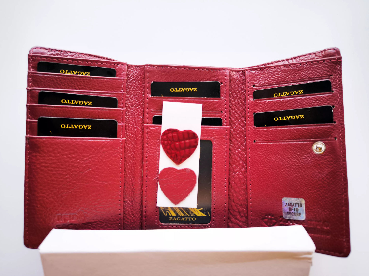 Sieviešu sarkans maks Gilin 