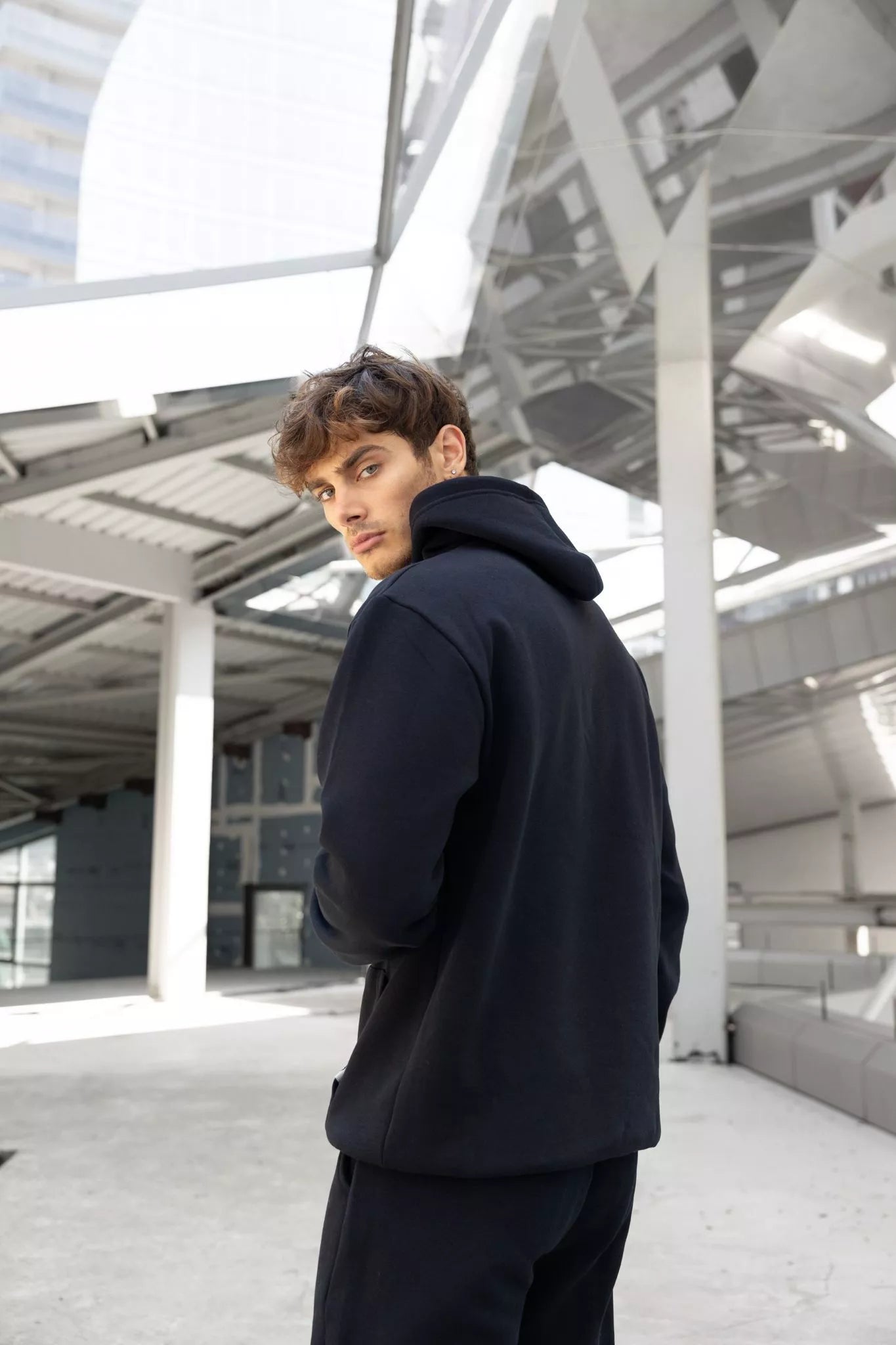 Melns vīriešu komplekts ar kapuci Agero