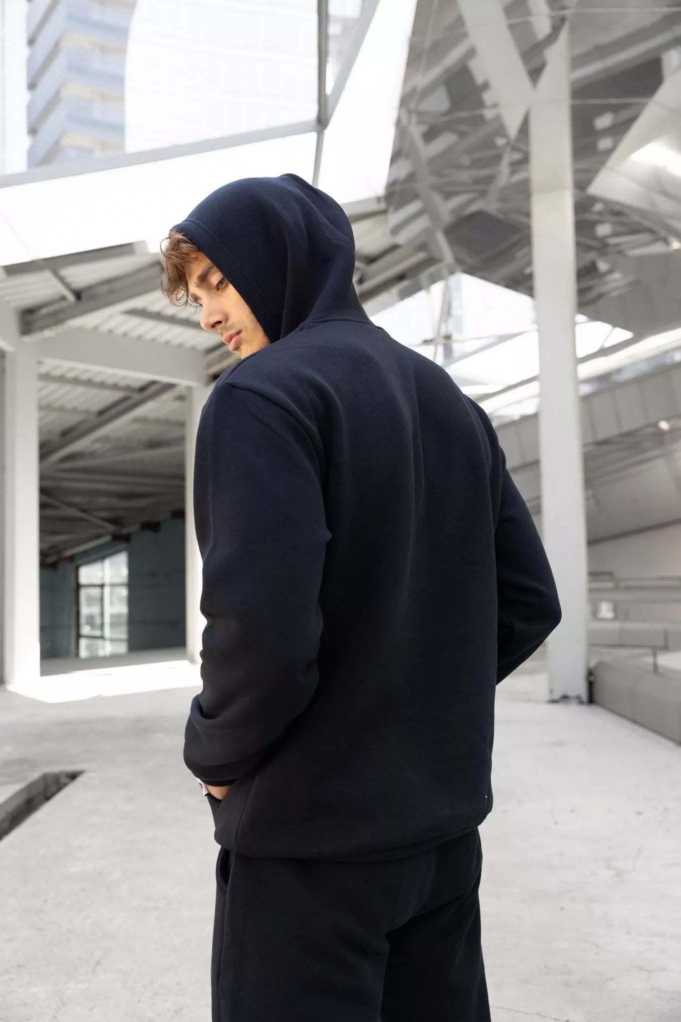 Melns vīriešu komplekts ar kapuci Agero