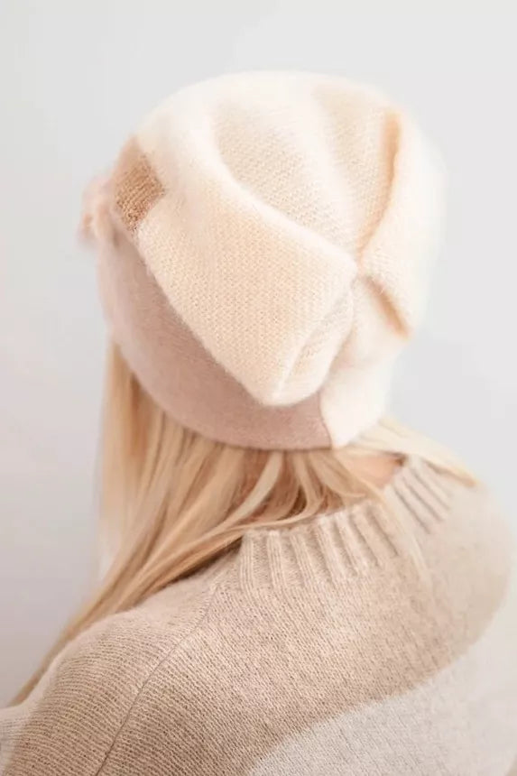 Sieviešu balta cepure Roze