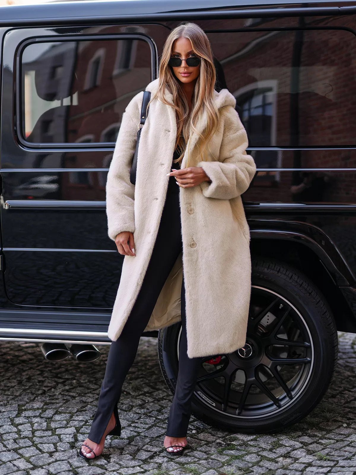 Sieviešu garā, brūna mākslīgās kažokādas ziemas jaka Vesta