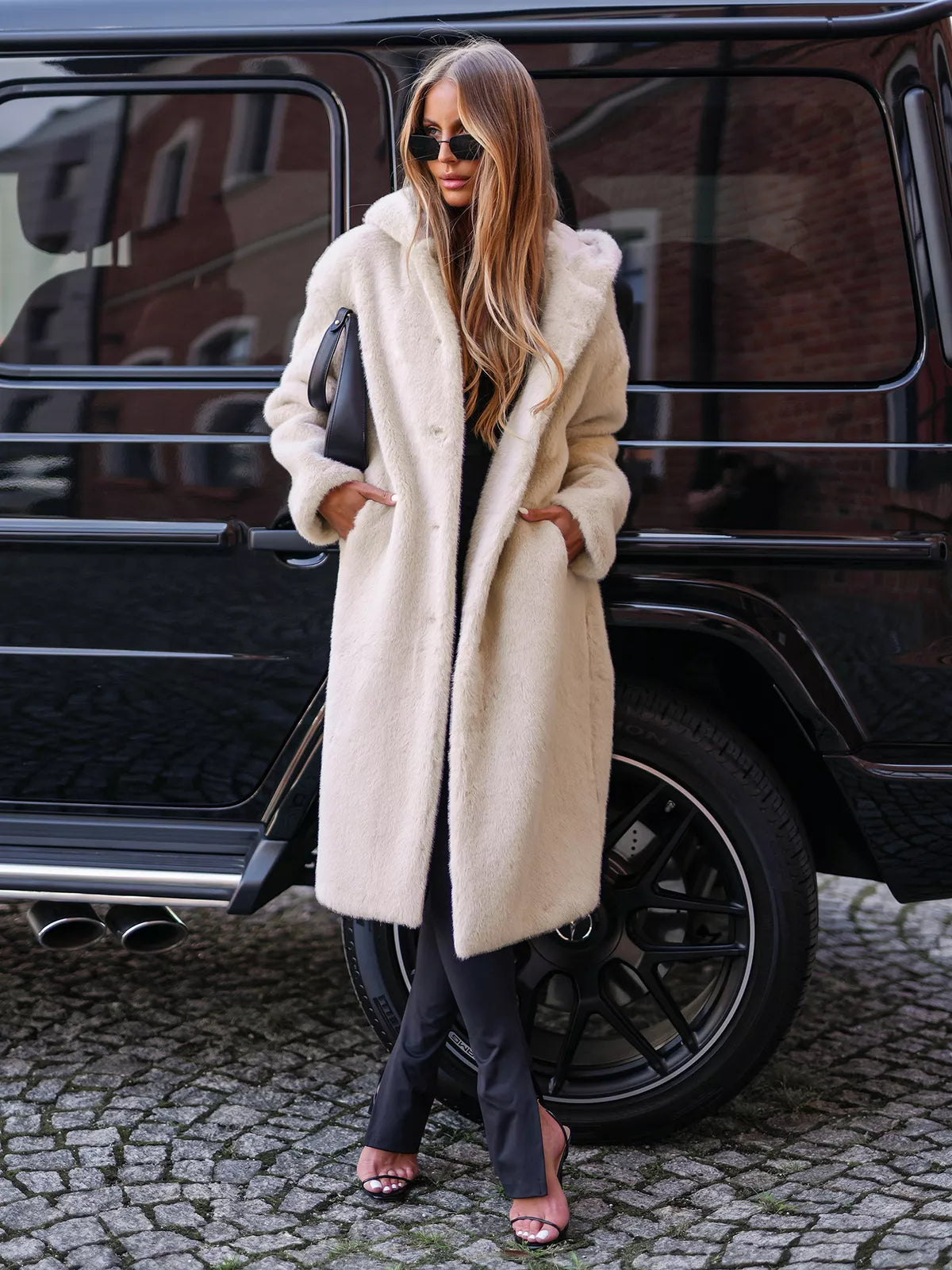 Sieviešu garā, brūna mākslīgās kažokādas ziemas jaka Vesta