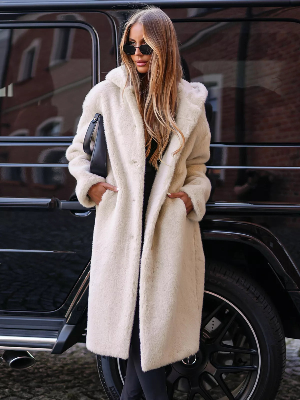 Sieviešu garā, brūna mākslīgās kažokādas ziemas jaka Vesta