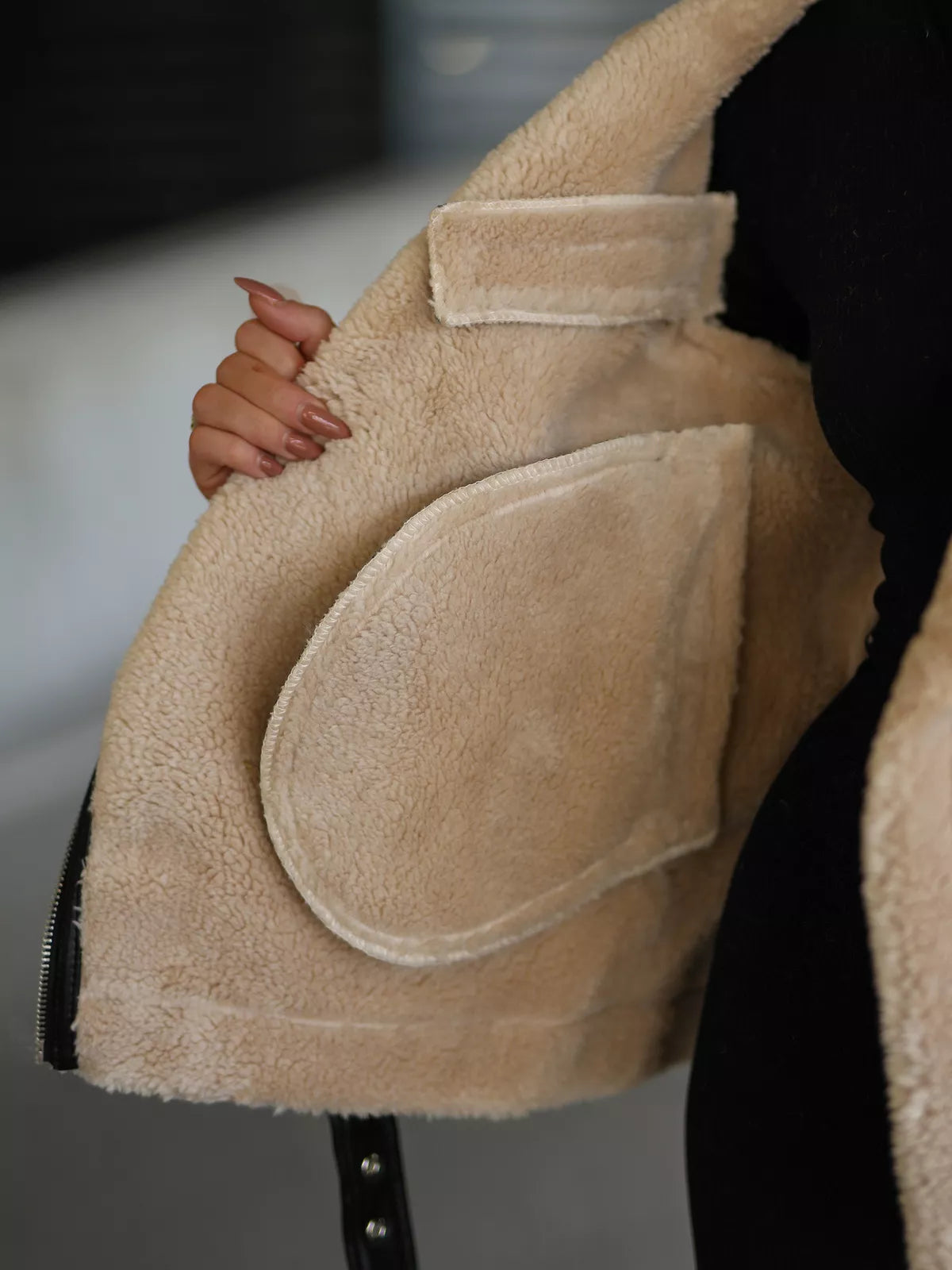 Sieviešu melna ādas jaka ar kažokādu Elen