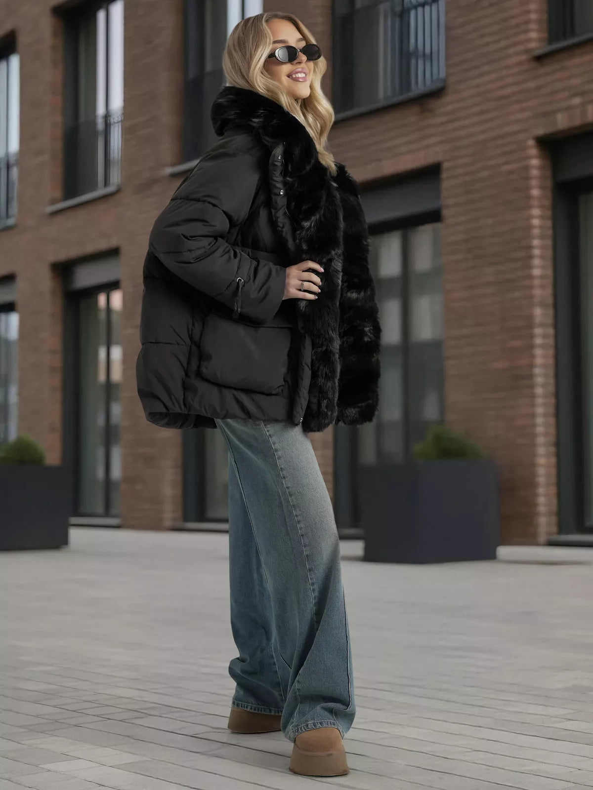 Sieviešu melna jaka ar kažokādu Sora