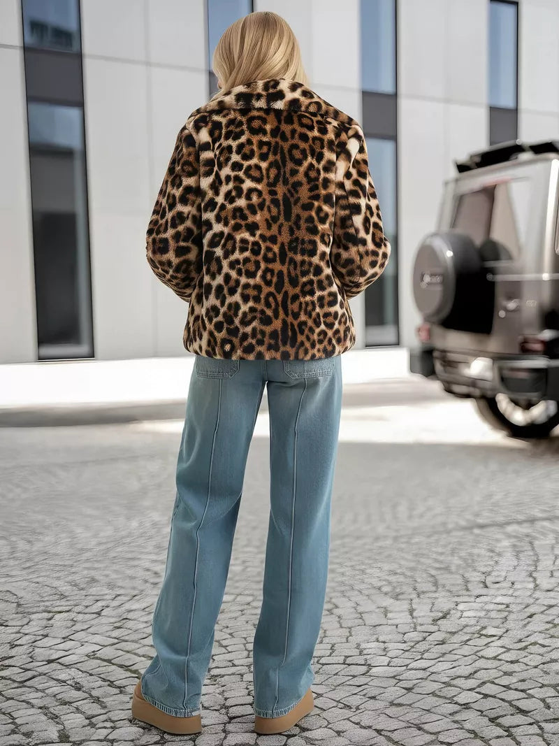 Sieviešu brūna kažokādas jaka ar dzīvnieku apdruku leoparda rakstā