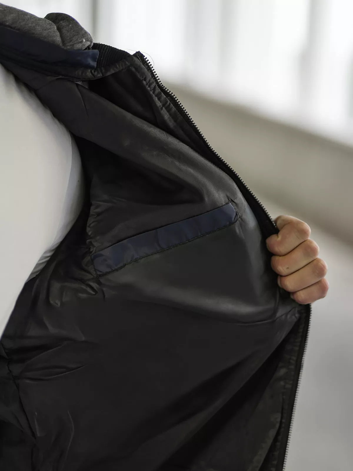 Tumši zila vīriešu jaka ar kapuci Lator