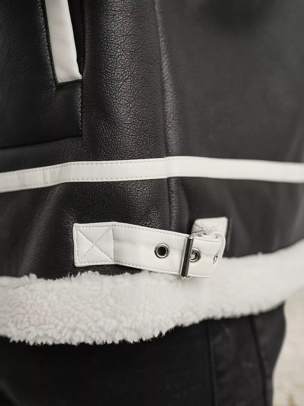 Vīriešu melna ādas jaka ar baltu kažokādu Capri