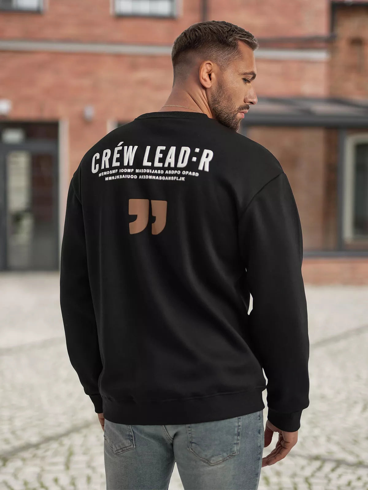 Vīriešu melns sporta krekls ar apaļu kakla izgriezumu