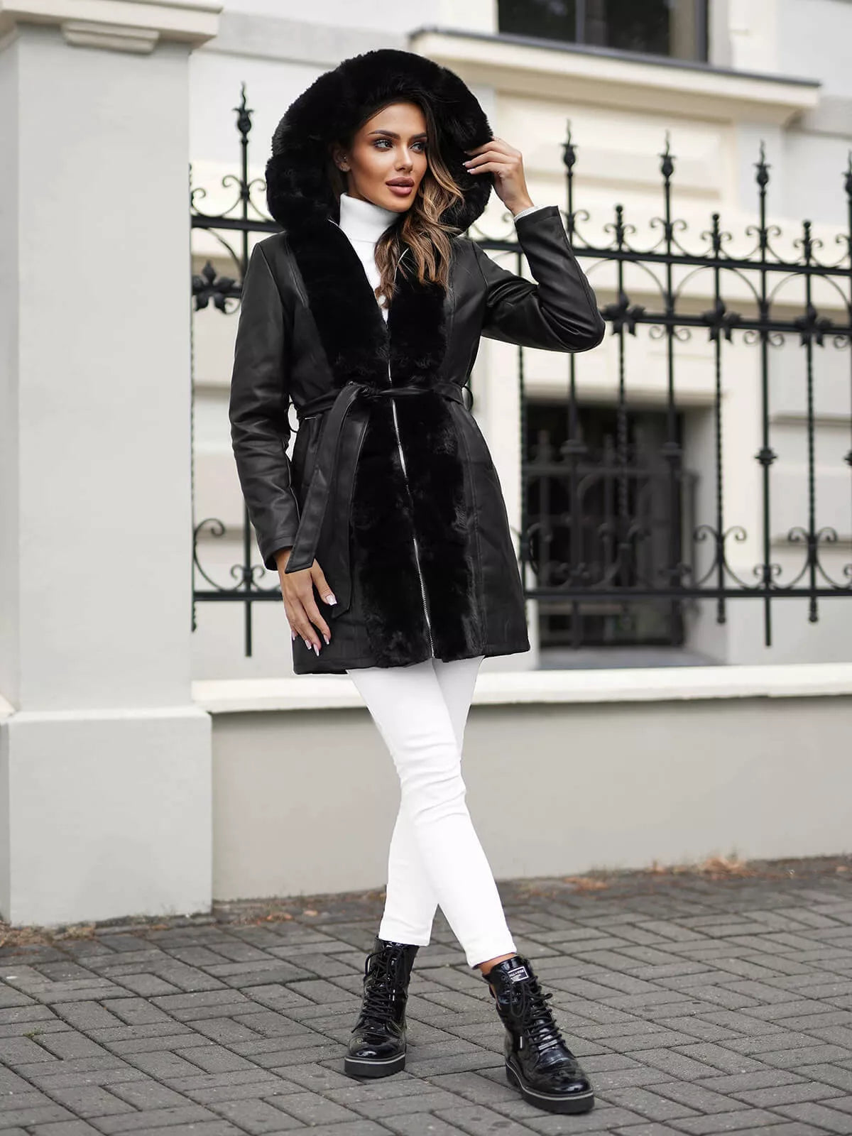 Ādas jaka sievietēm Oper