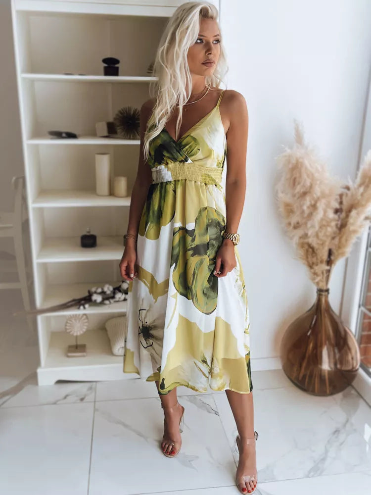 Balta sieviešu kleita ar zaļām puķītēm "Mārīte" 