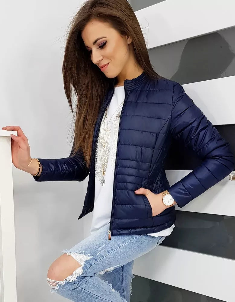 Tumši zila sieviešu jaka Par mums