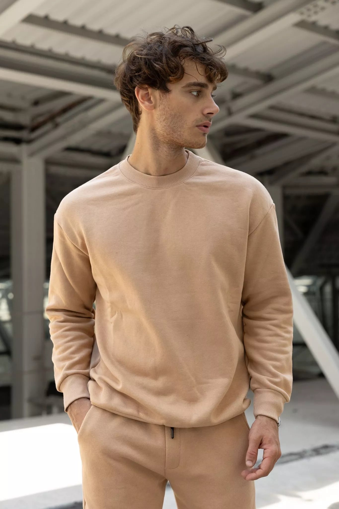 Bēšs vīriešu komplekts Lipo