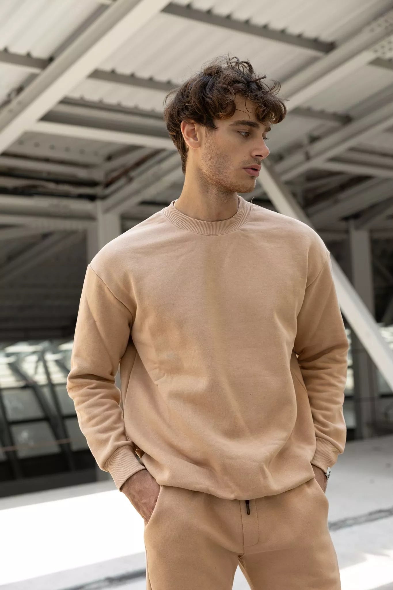 Bēšs vīriešu komplekts Lipo