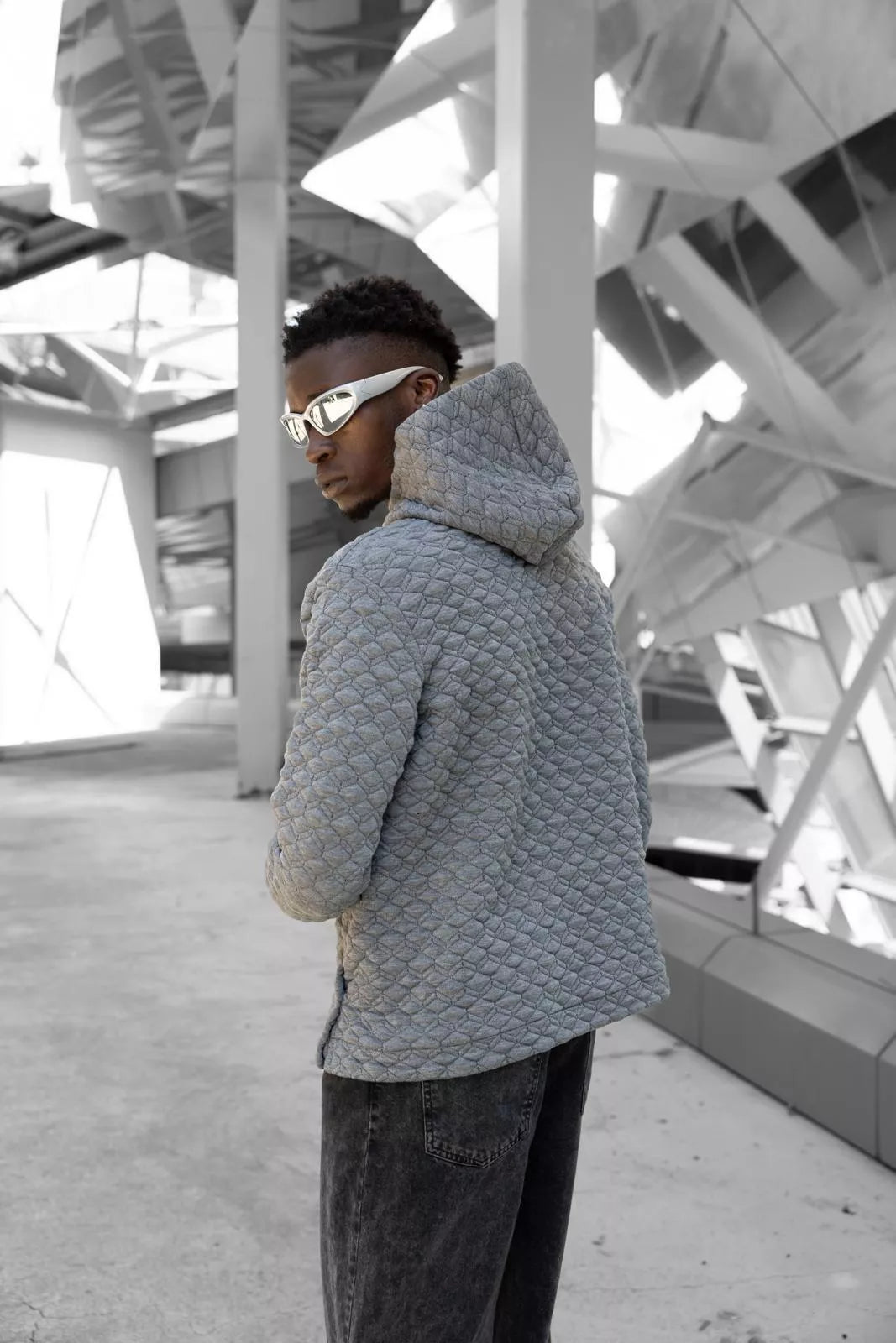 Pelēks kapučjakas rombs