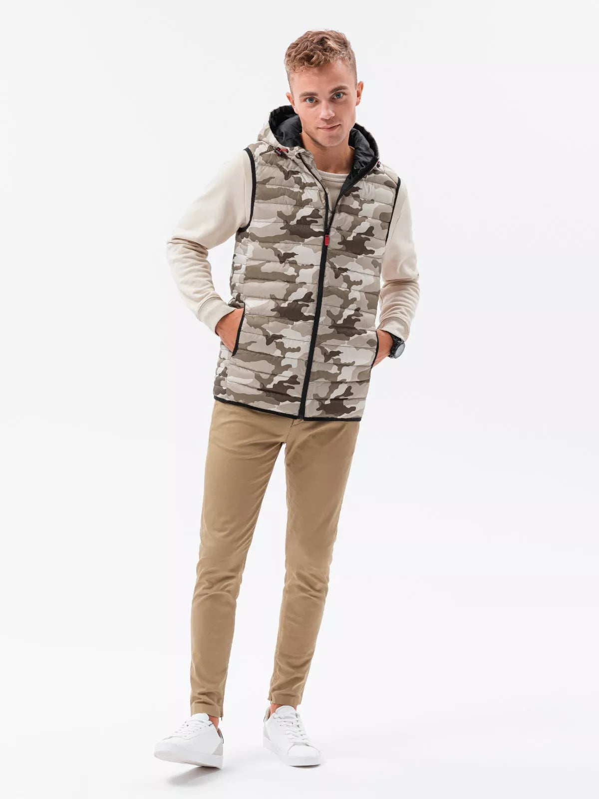 Brūna kapuces veste Kener