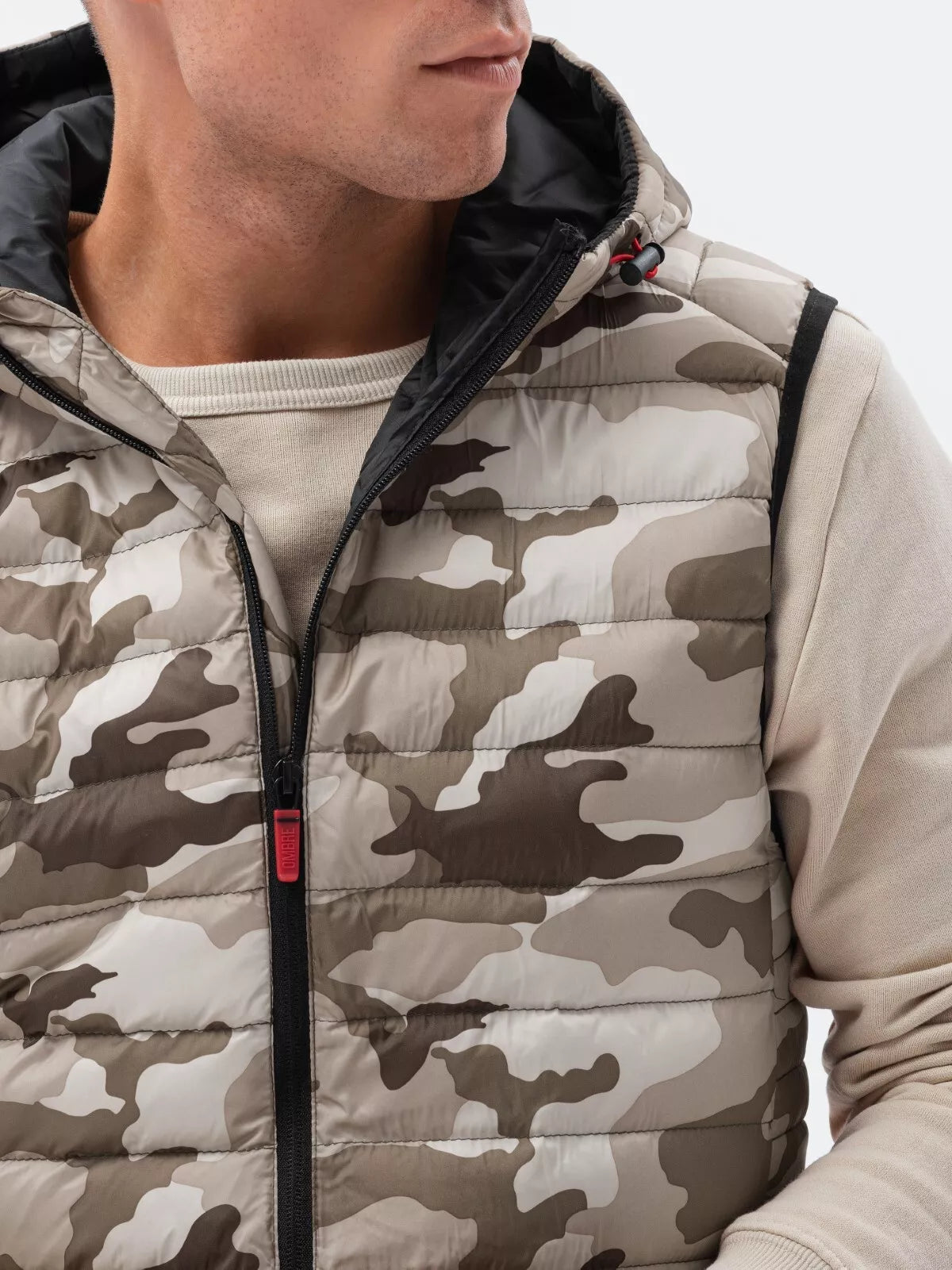 Brūna kapuces veste Kener