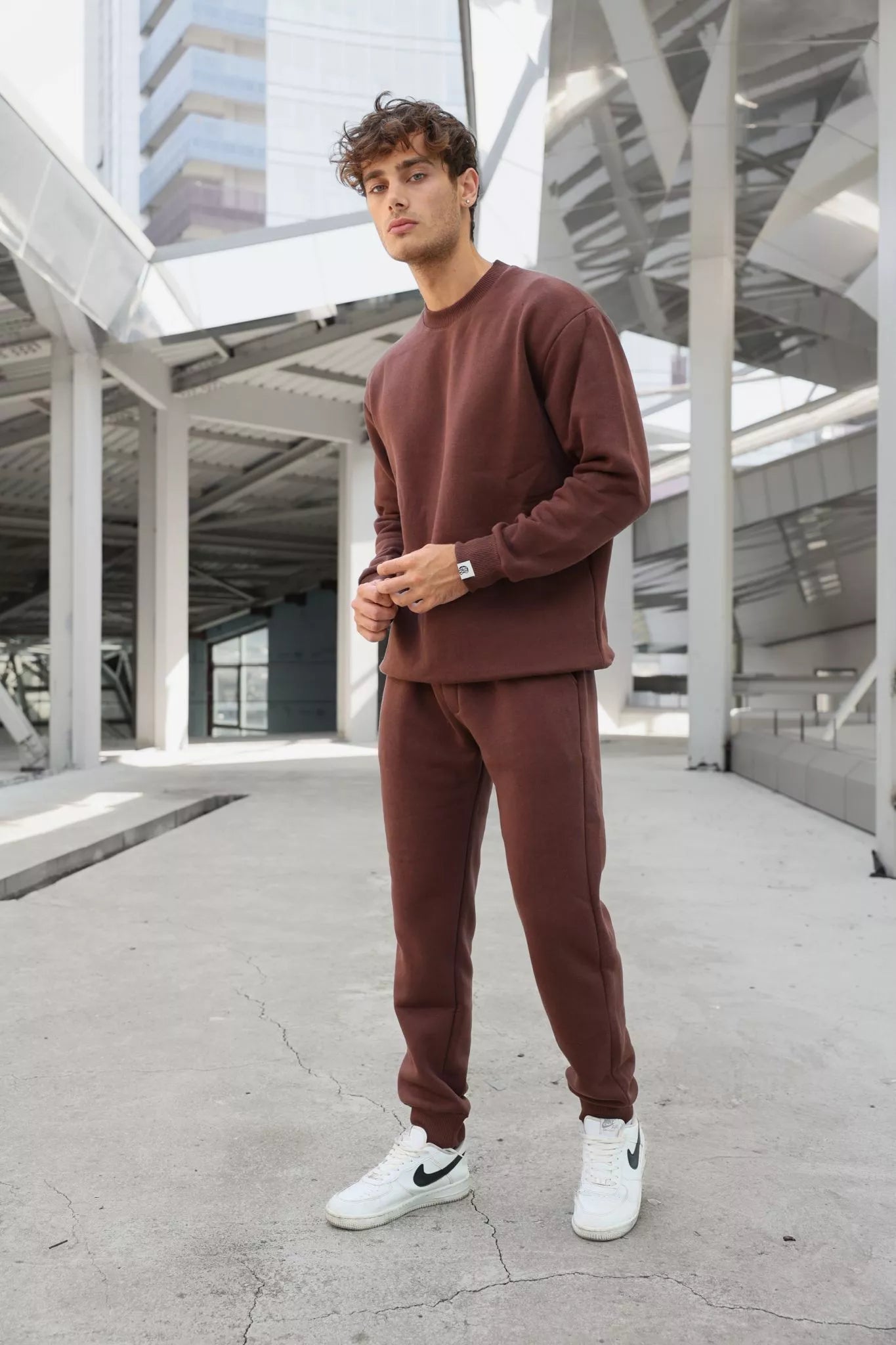 Brūns vīriešu uzvalks Lipo