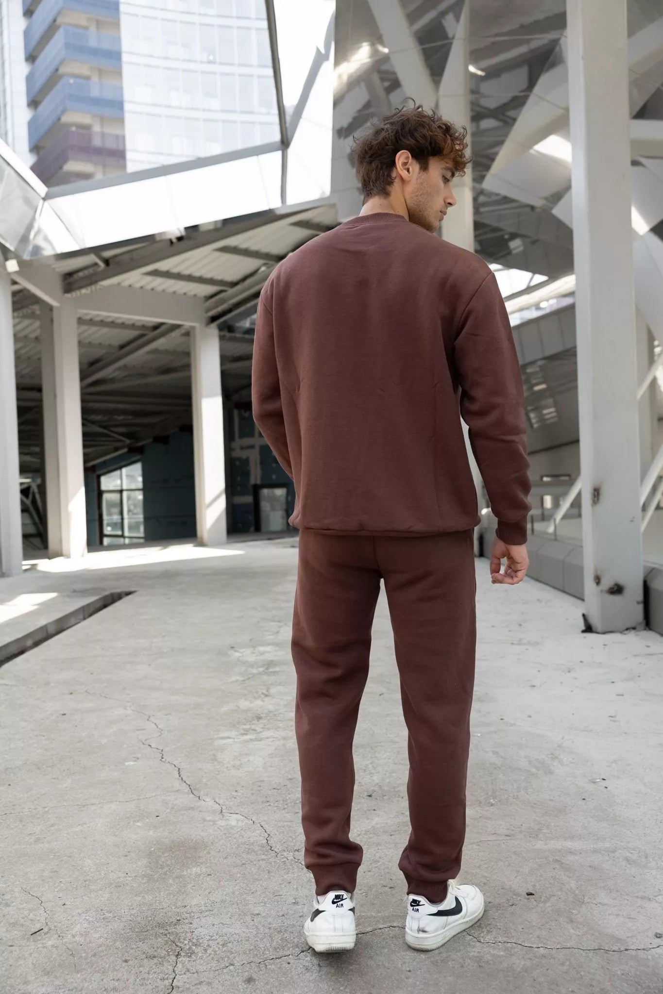 Brūns vīriešu uzvalks Lipo