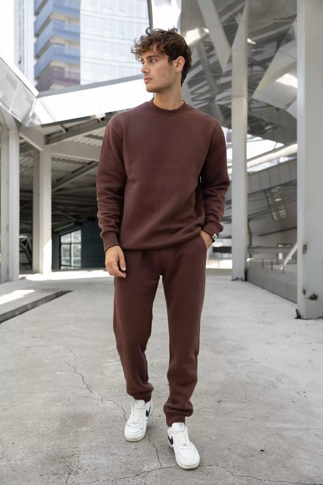 Brūns vīriešu uzvalks Lipo