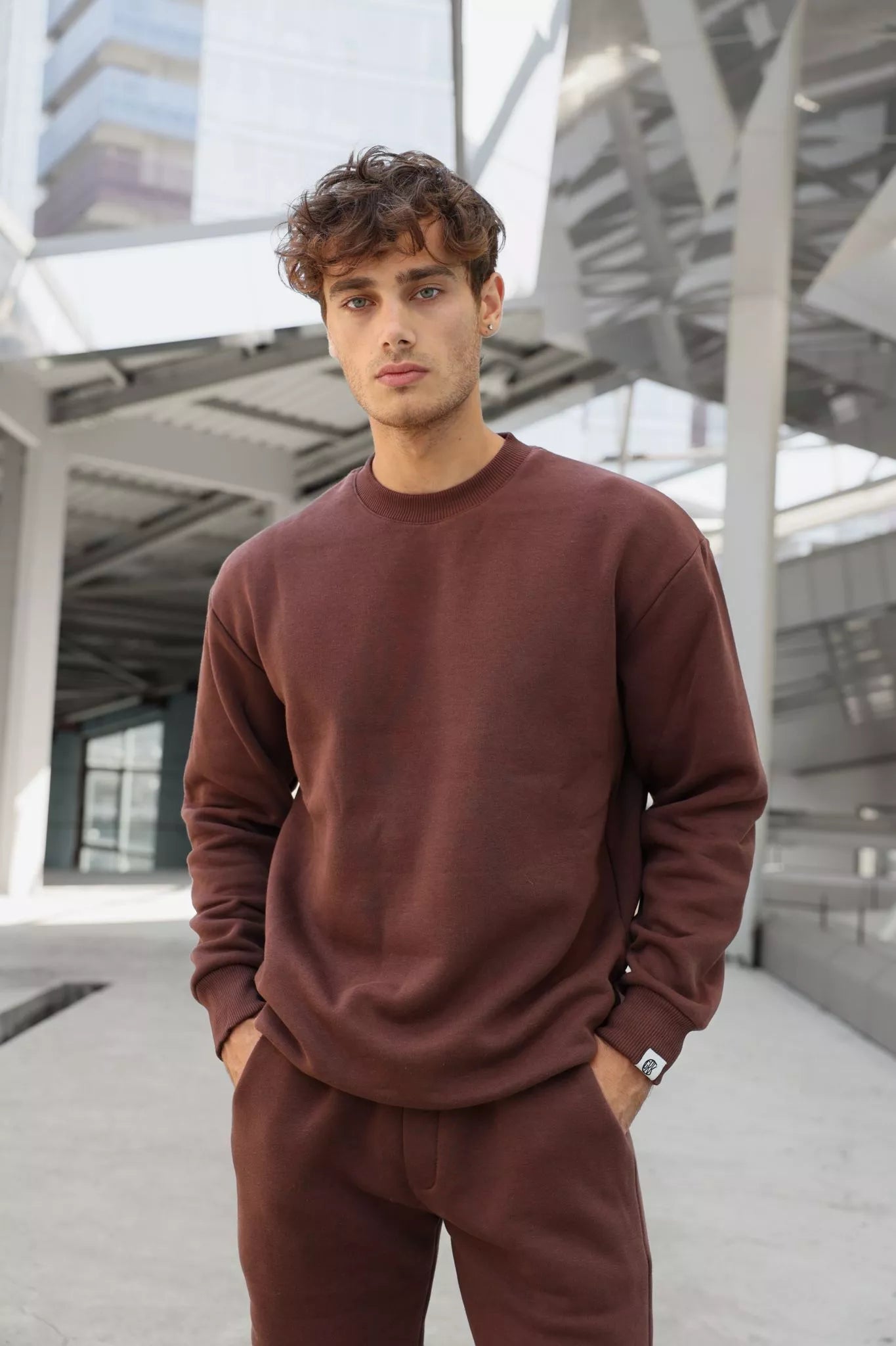 Brūns vīriešu uzvalks Lipo