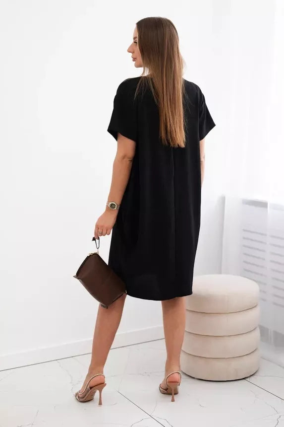 Melna kleita ar kabatām un kulonu Deli 