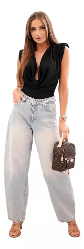 Sieviešu blūze melnā krāsā ar dziļu kakla izgriezumu Ana