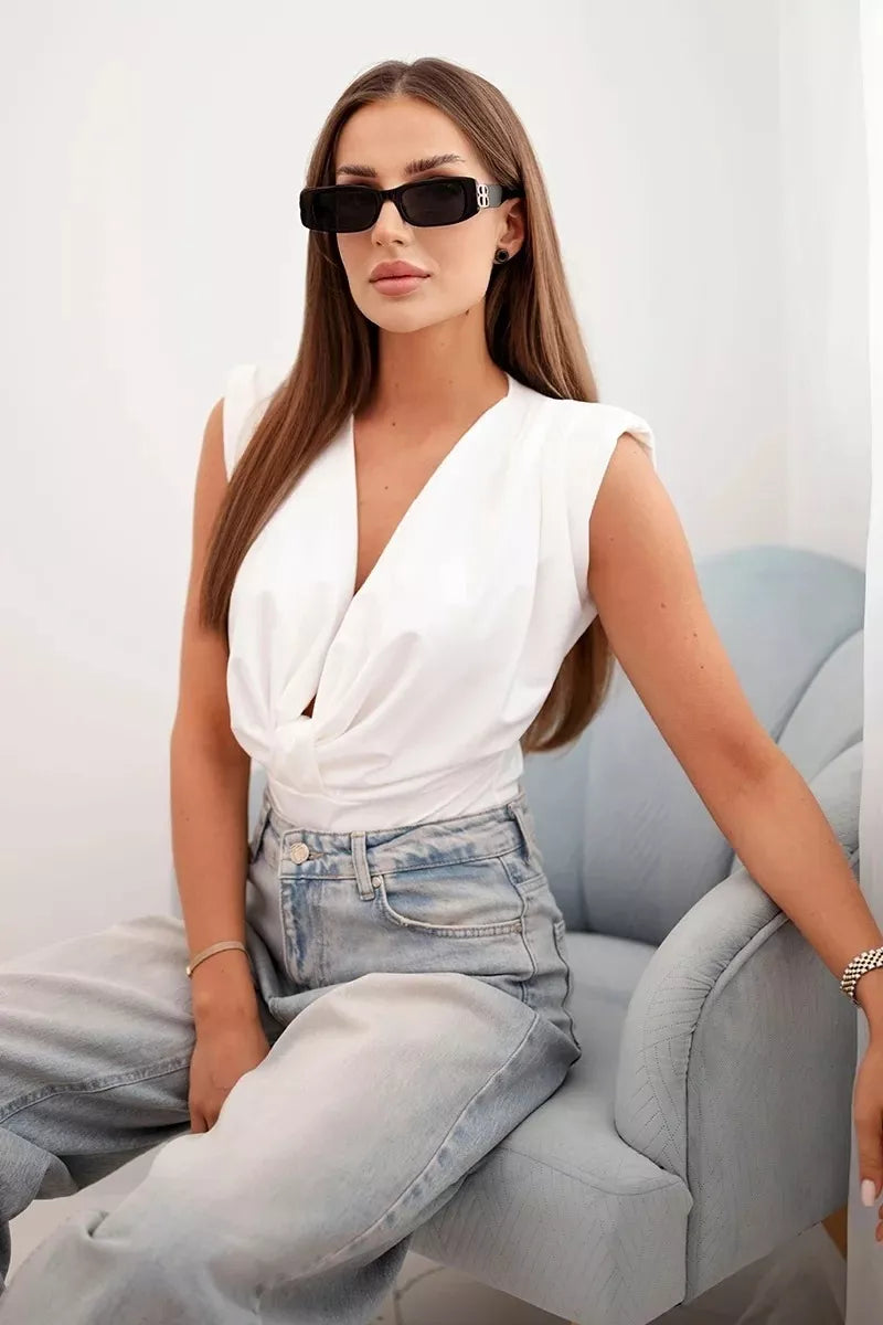 Sieviešu balta blūze ar dziļu kakla izgriezumu Ana 