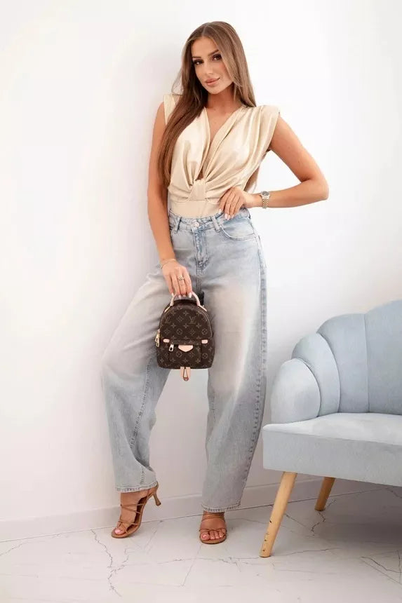 Sieviešu blūze brūnā krāsā ar dziļu kakla izgriezumu Ana