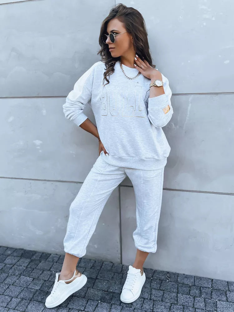 Gaiši pelēks komplekts Buļļi