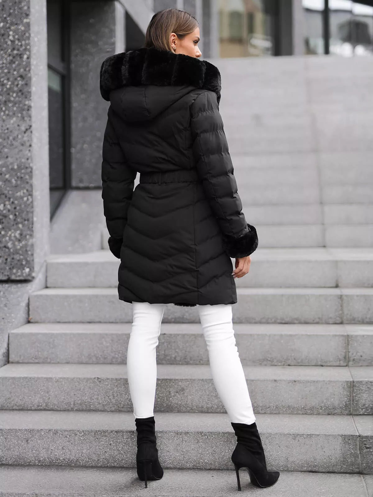 Melna jaka ar kažokādu Dorter