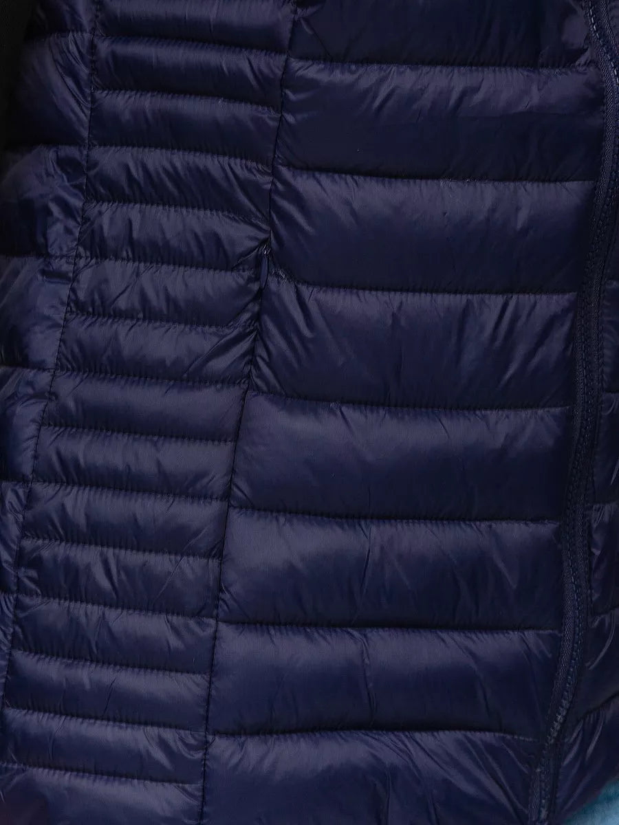 Tumši zila veste Jūlija