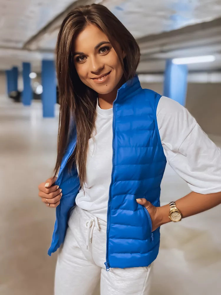 Zilā veste Džūlija