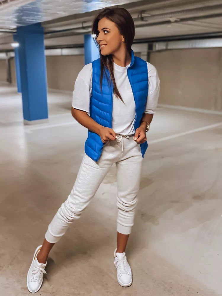 Zilā veste Džūlija