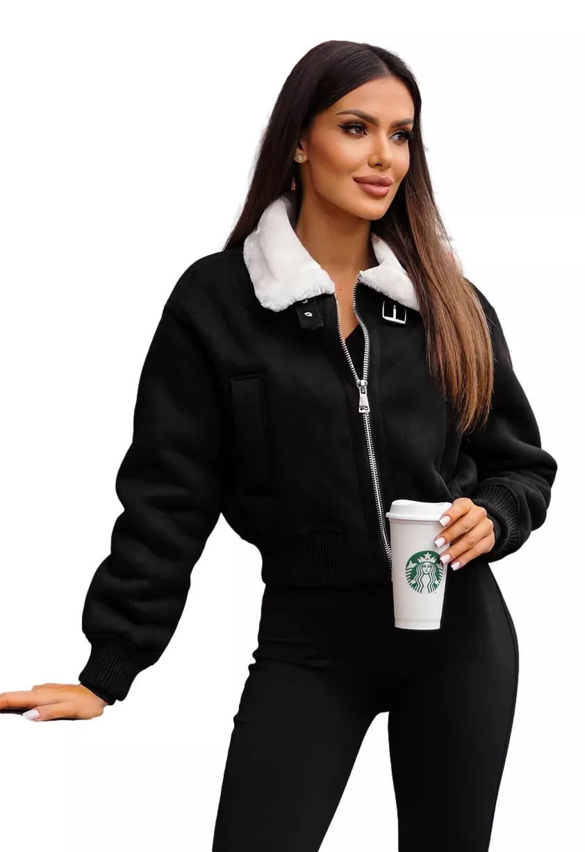 Melna jaka ar baltu apkakli Rediģēt