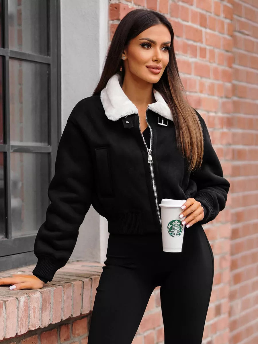 Melna jaka ar baltu apkakli Rediģēt