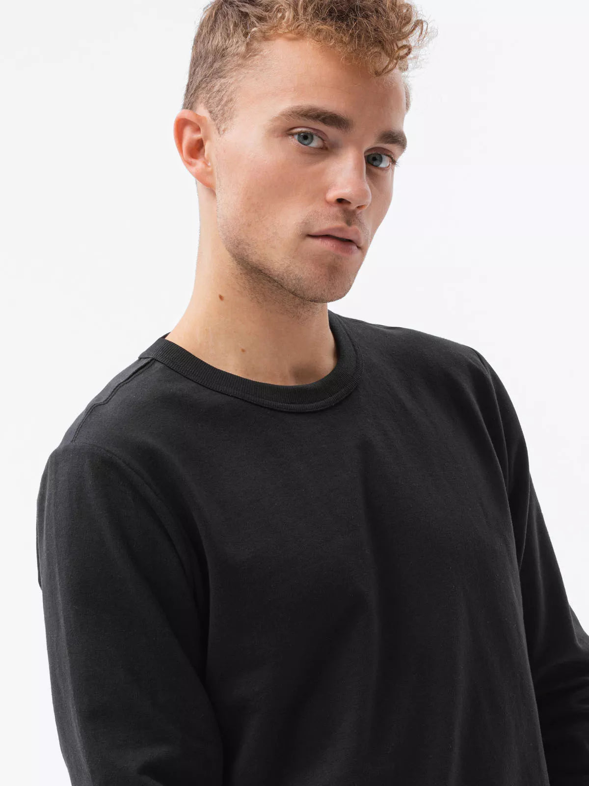 Melns džemperis Likas 