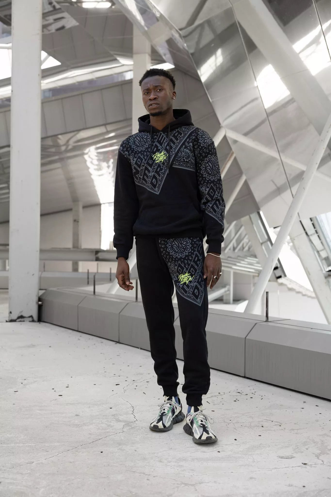 Melns vīriešu brīvā laika uzvalks Margis