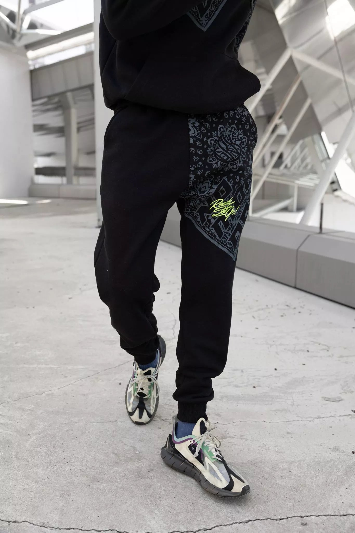 Melns vīriešu brīvā laika uzvalks Margis