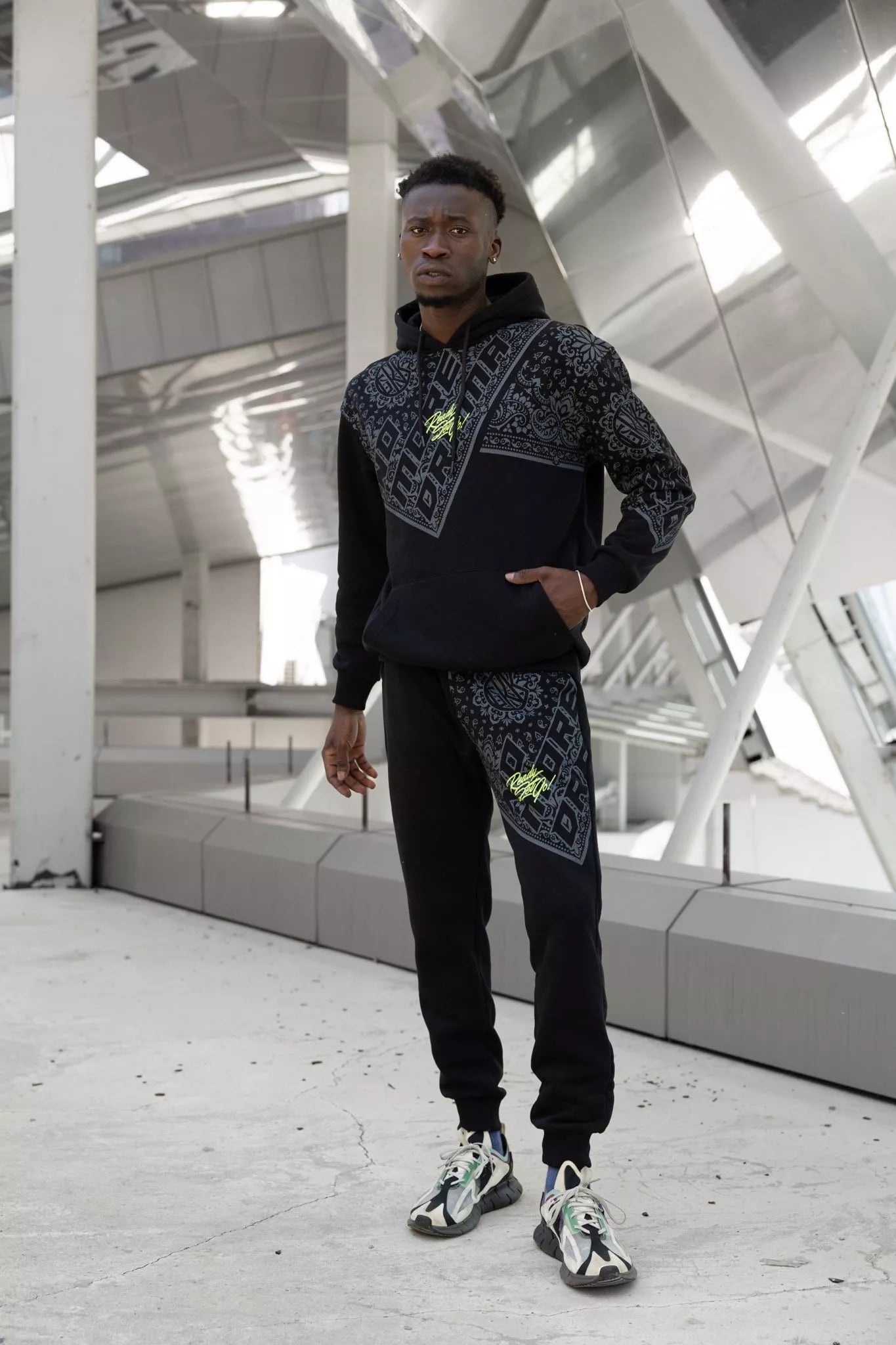 Melns vīriešu brīvā laika uzvalks Margis