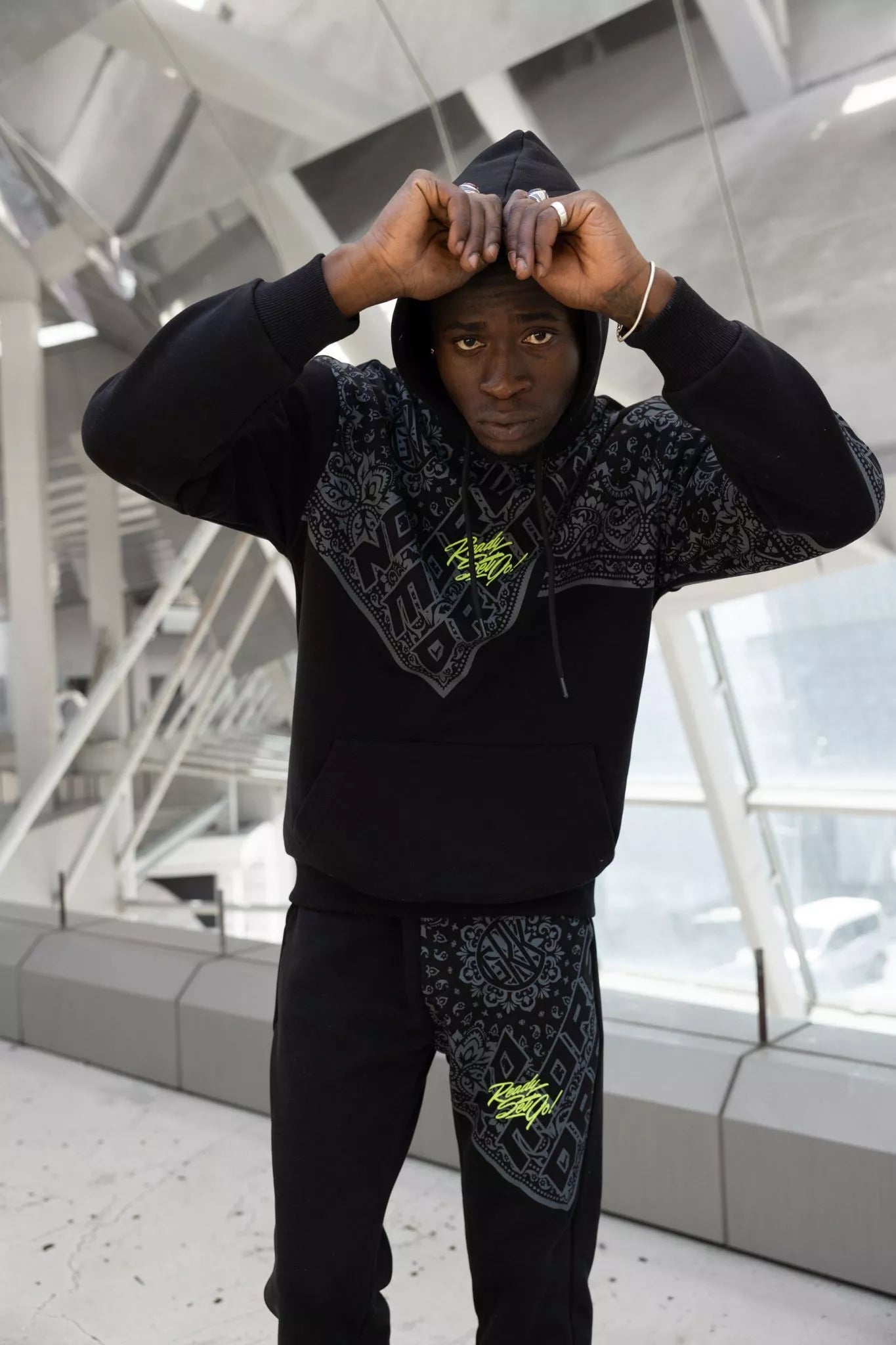 Melns vīriešu brīvā laika uzvalks Margis