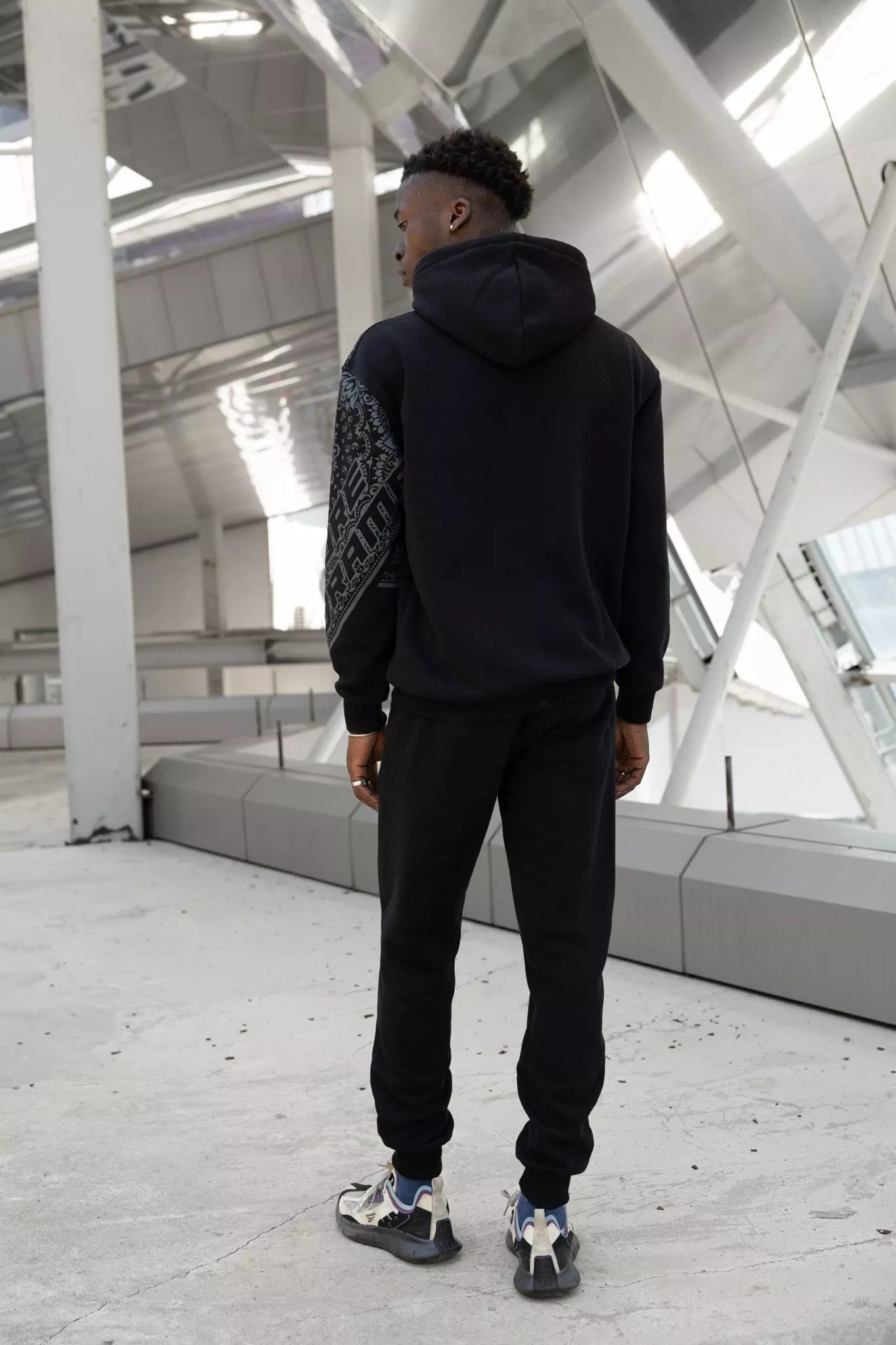 Melns vīriešu brīvā laika uzvalks Margis