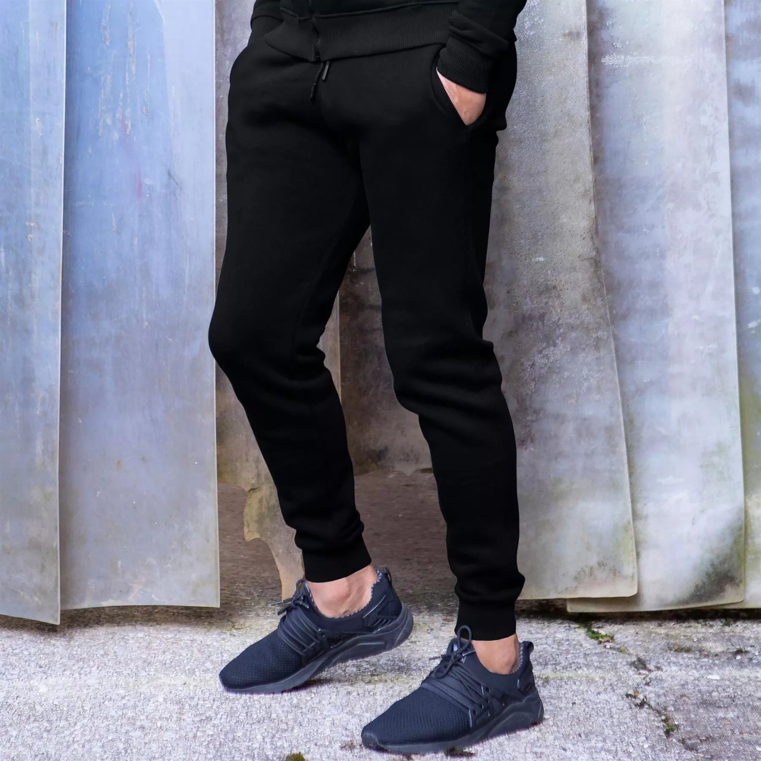 Melns sporta komplekts ar rāvējslēdzēju vīriešiem, Džeiks