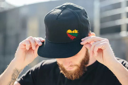 Melnā cepure Lietuva