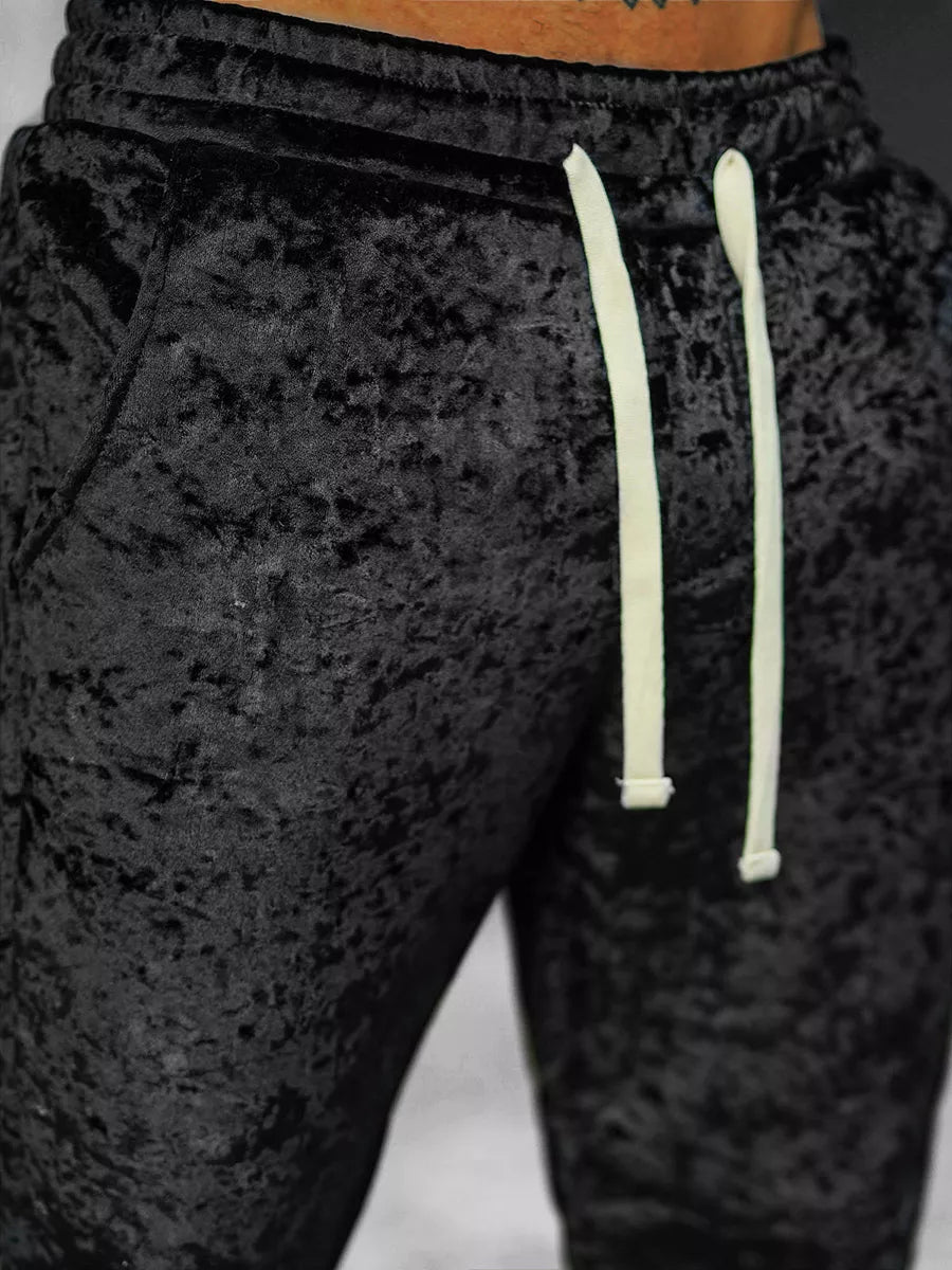 Melns velūra vīriešu komplekts Omilo.