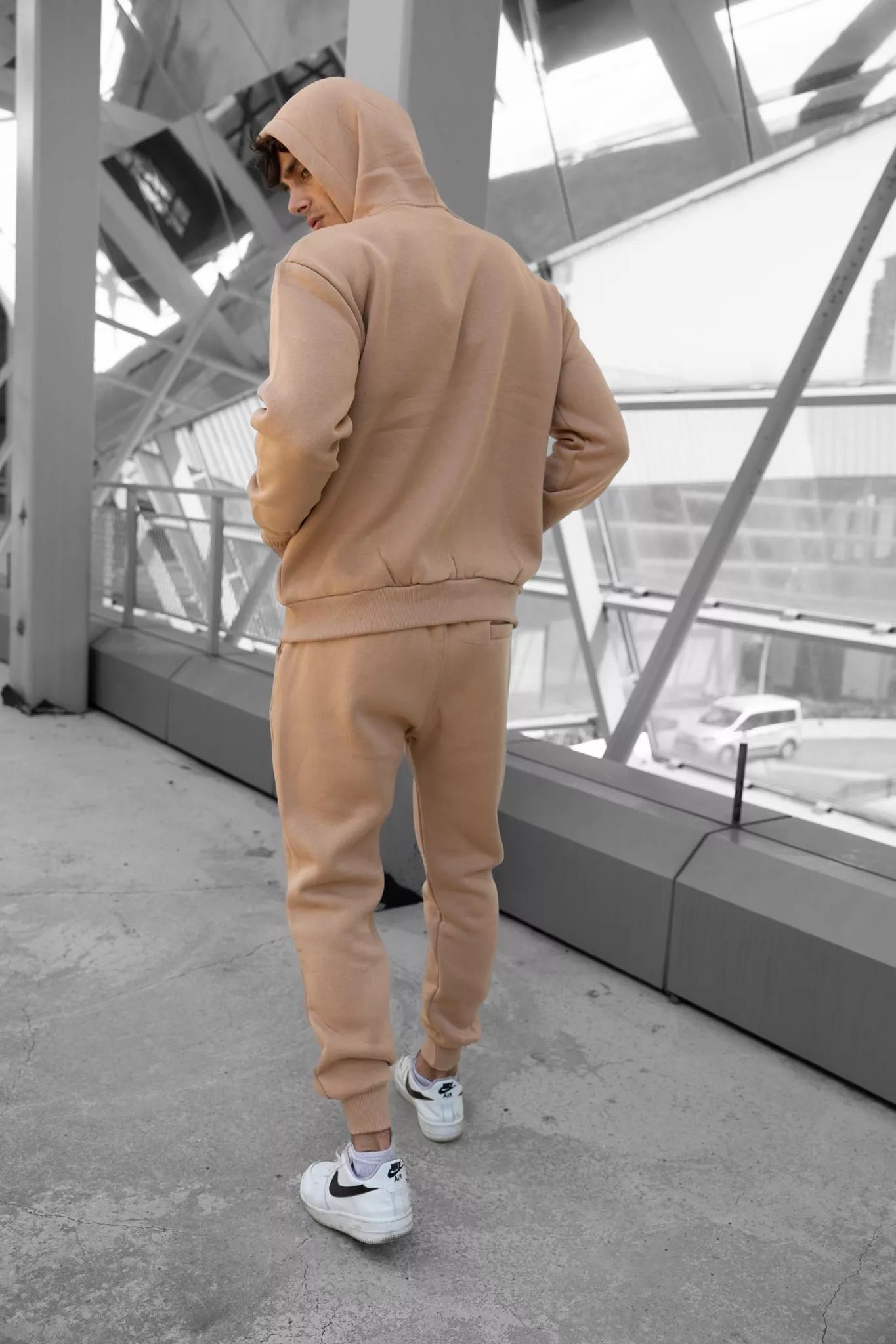 Gaiši brūns komplekts ar kapuci Zipos