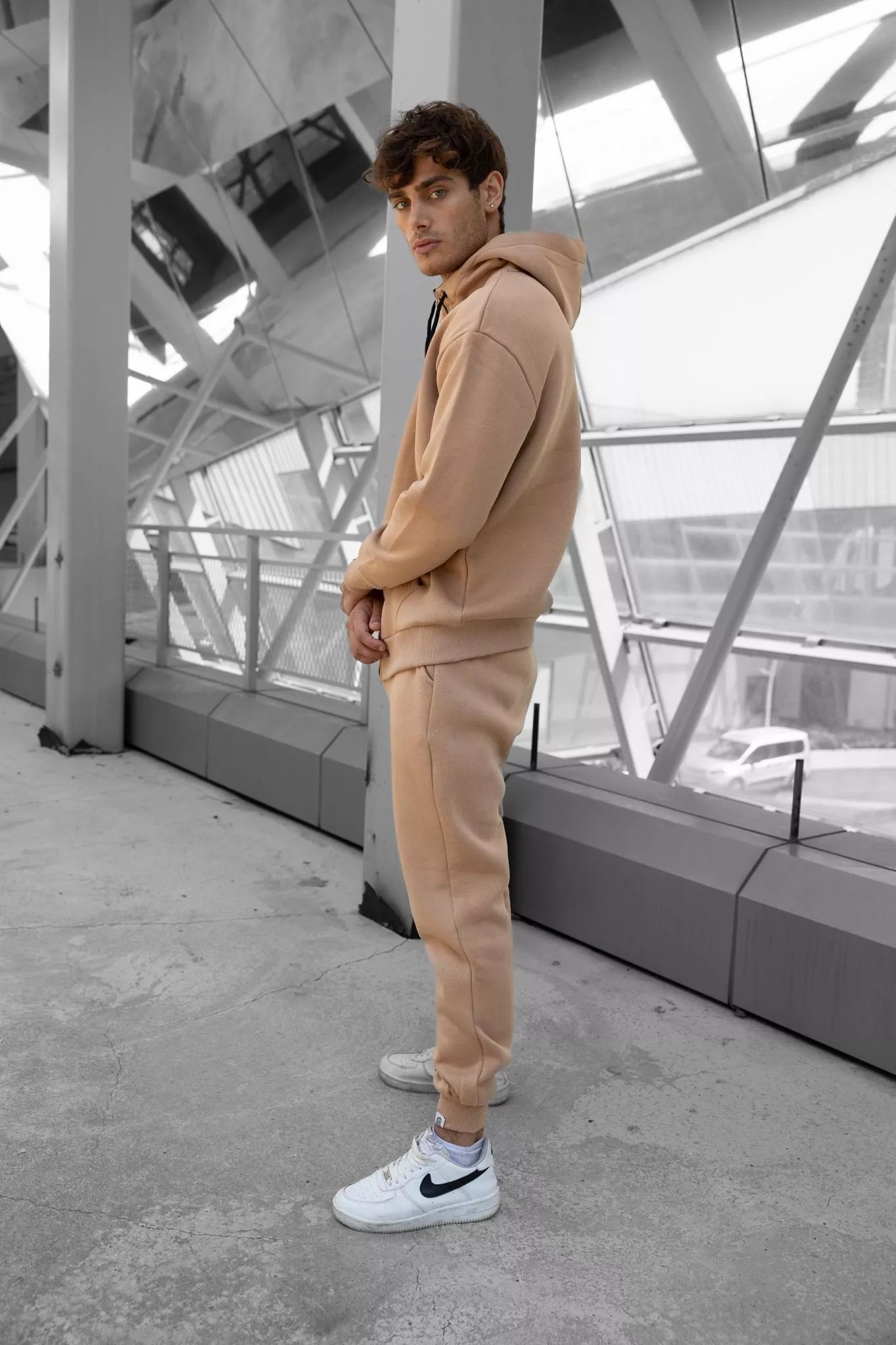 Gaiši brūns komplekts ar kapuci Zipos