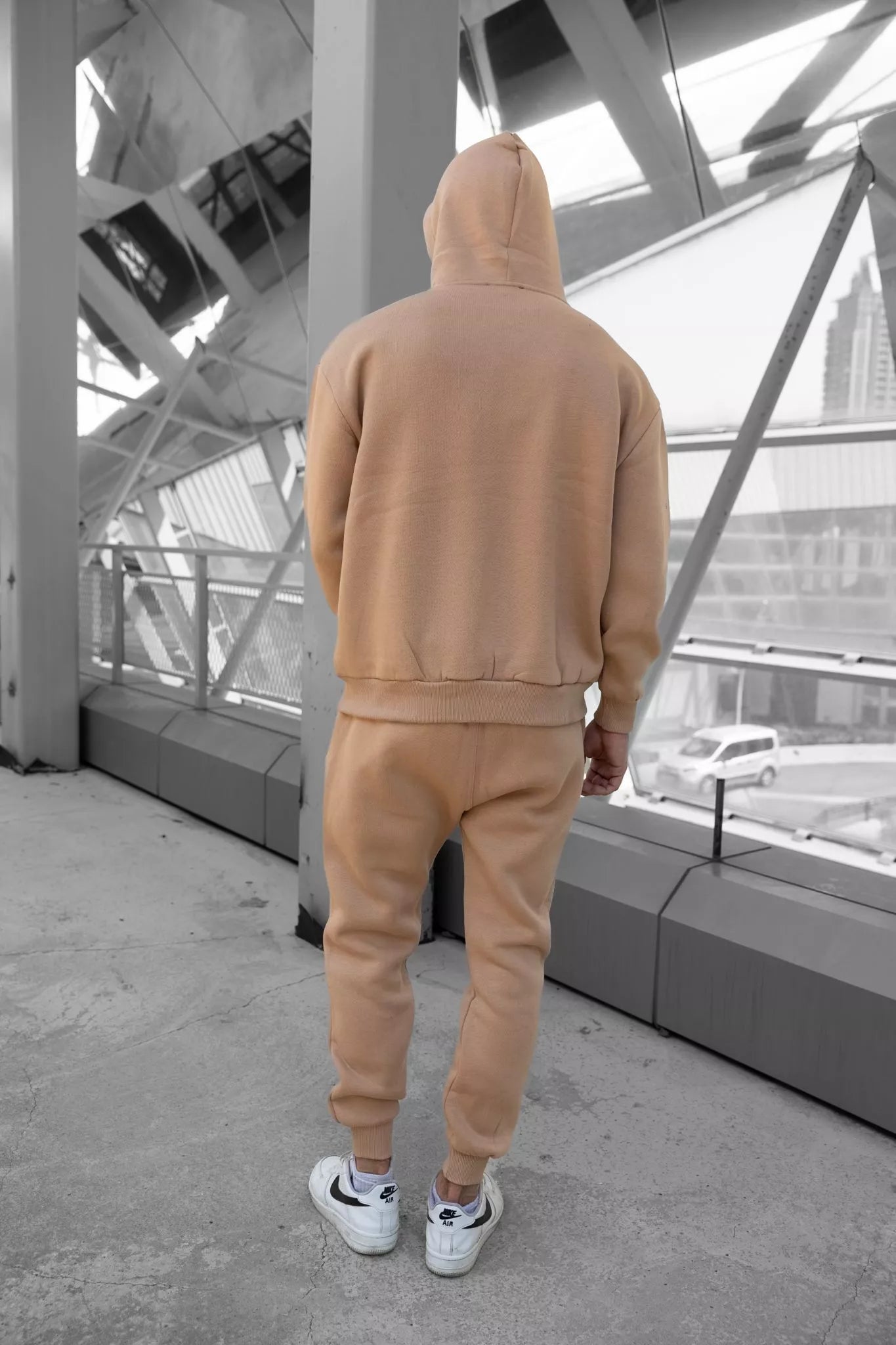 Gaiši brūns komplekts ar kapuci Zipos